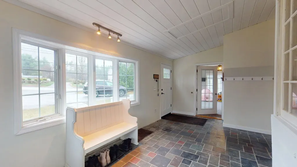 66 Litchfield Road Londonderry NH 03053