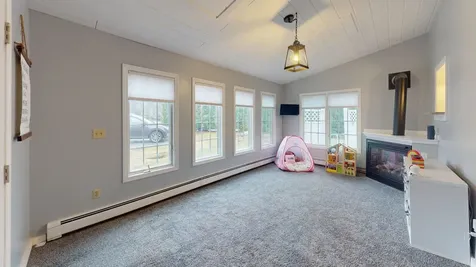 66 Litchfield Road Londonderry NH 03053