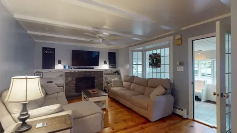 66 Litchfield Road Londonderry NH 03053