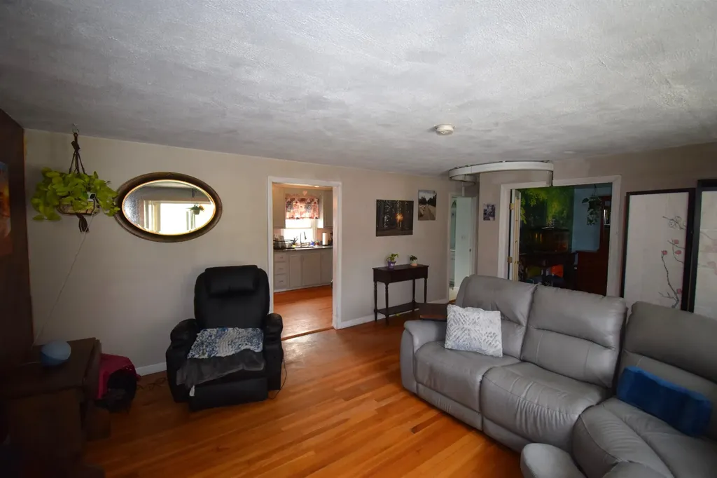 4 Independence Avenue Kingston NH 03848