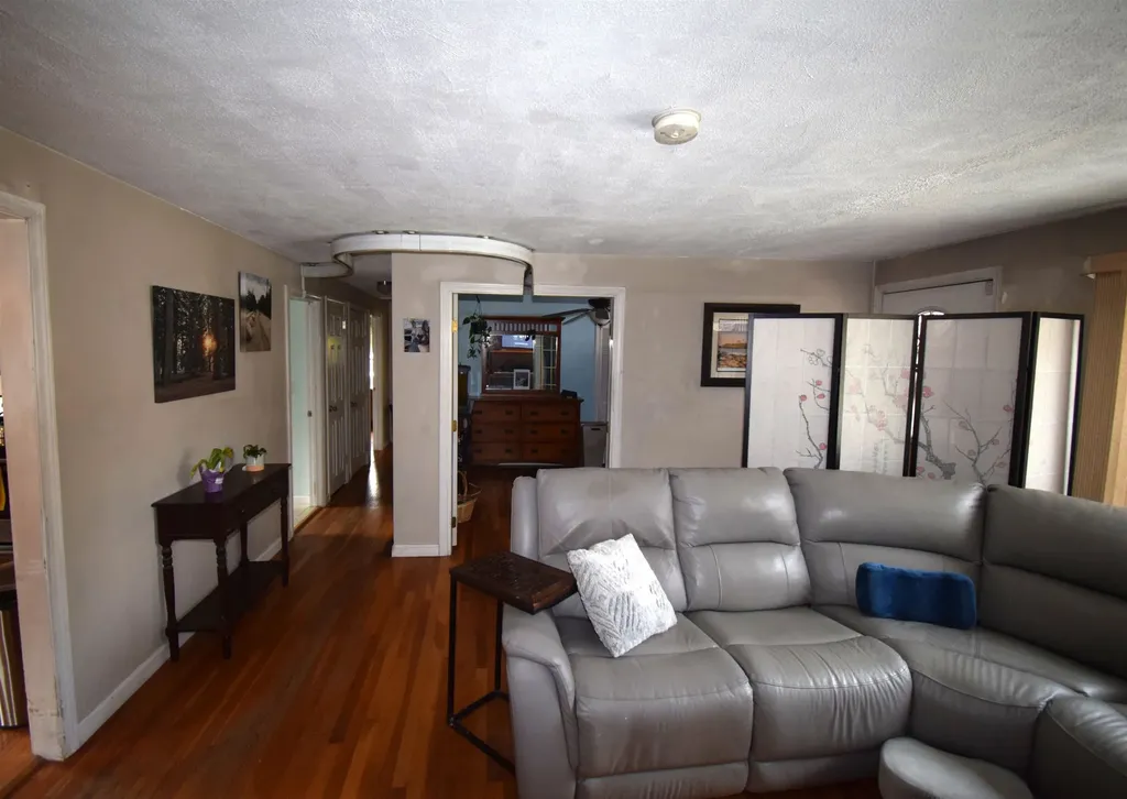 4 Independence Avenue Kingston NH 03848