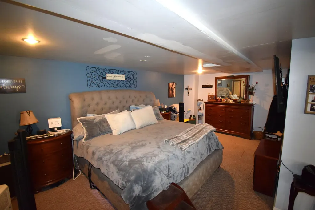 4 Independence Avenue Kingston NH 03848