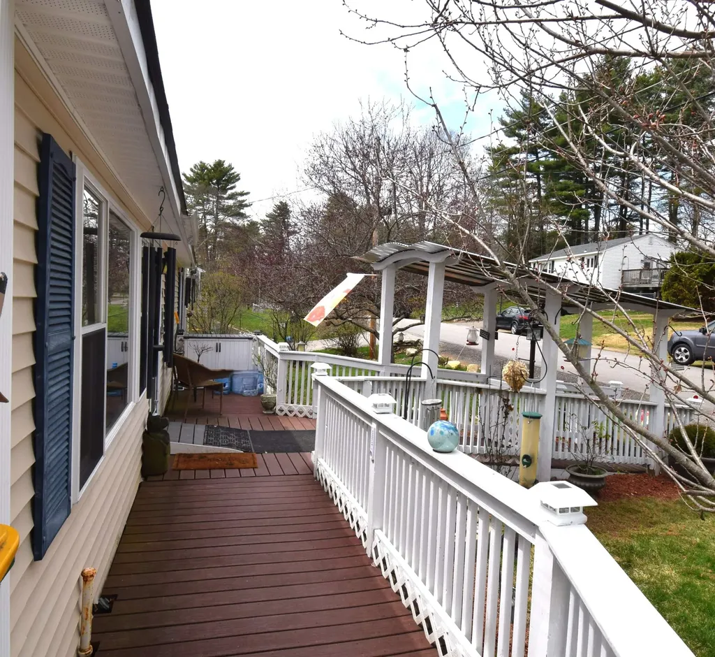 4 Independence Avenue Kingston NH 03848
