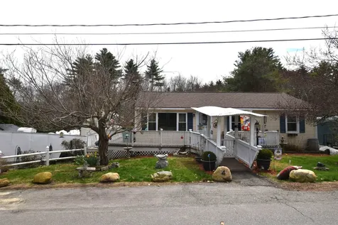 4 Independence Avenue Kingston NH 03848