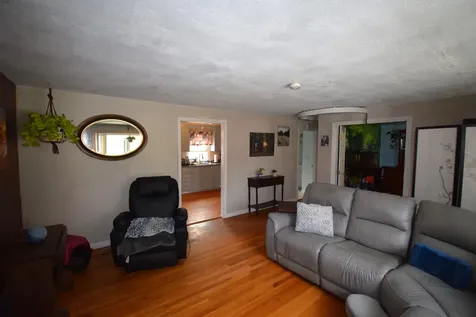 4 Independence Avenue Kingston NH 03848