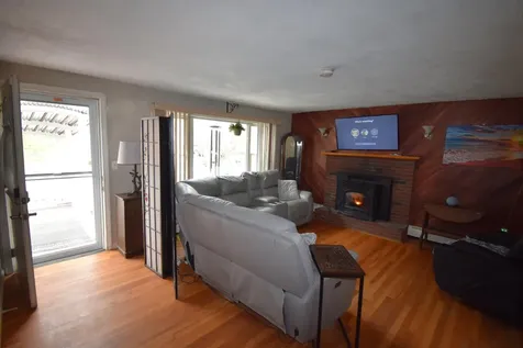 4 Independence Avenue Kingston NH 03848