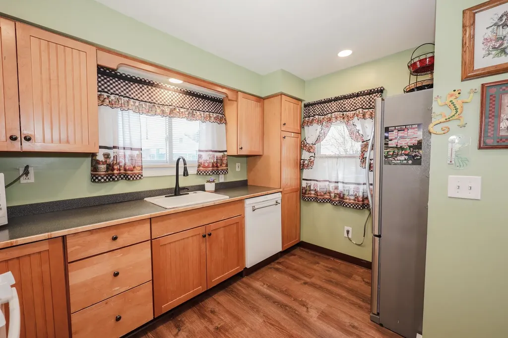 7 Grenier Boulevard Londonderry NH 03053