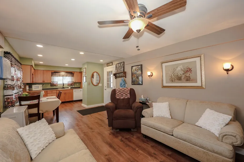 7 Grenier Boulevard Londonderry NH 03053
