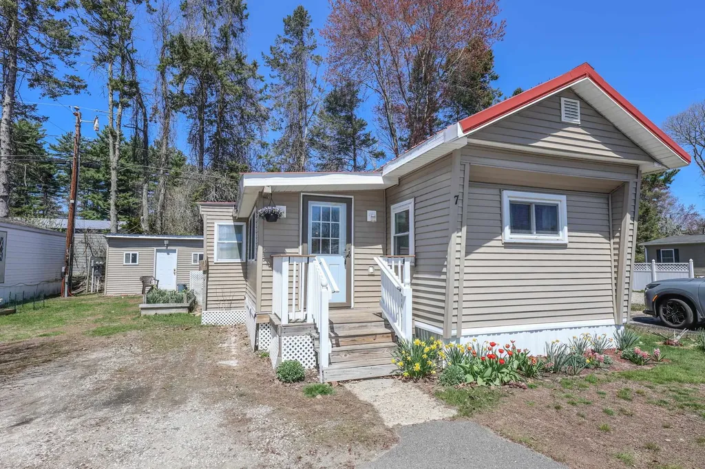 7 Grenier Boulevard Londonderry NH 03053