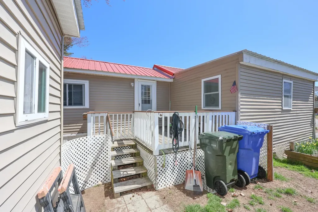 7 Grenier Boulevard Londonderry NH 03053