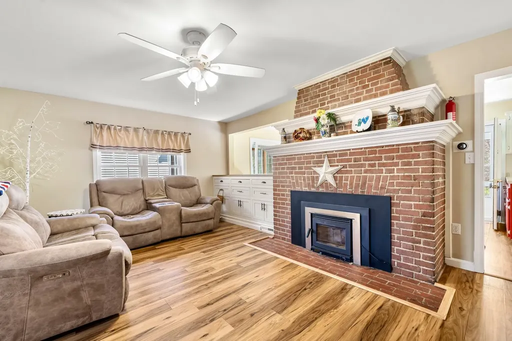 20 Gilcreast Drive Litchfield NH 03052