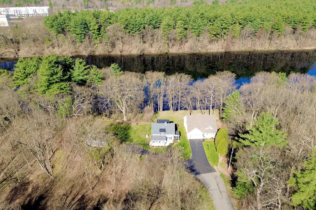 20 Gilcreast Drive Litchfield NH 03052