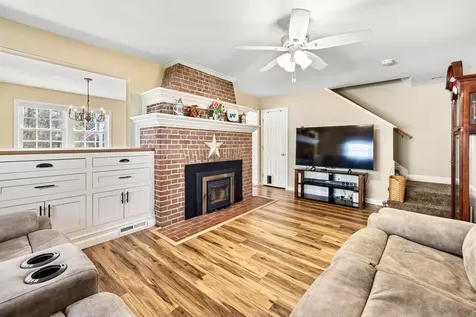 20 Gilcreast Drive Litchfield NH 03052