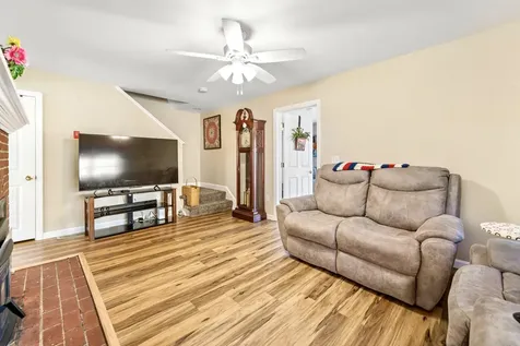 20 Gilcreast Drive Litchfield NH 03052