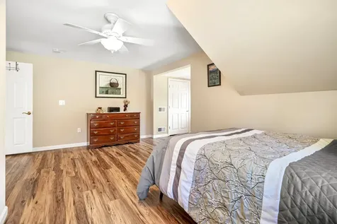 20 Gilcreast Drive Litchfield NH 03052