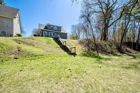 20 Gilcreast Drive Litchfield NH 03052