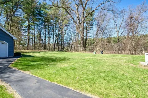 20 Gilcreast Drive Litchfield NH 03052