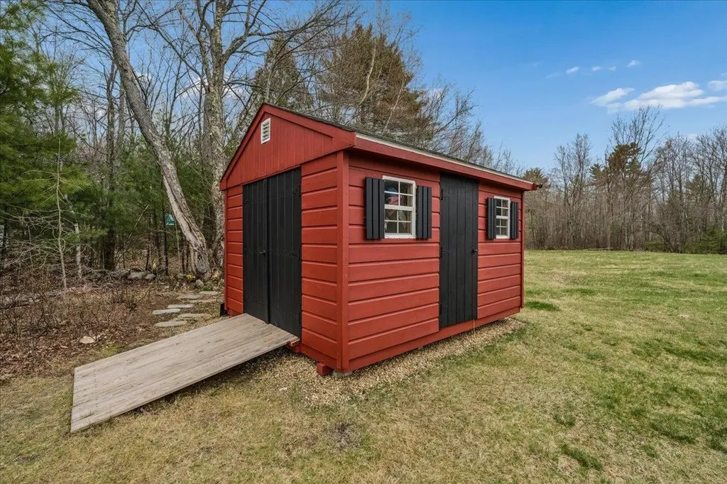 63 Chester Turnpike Hooksett NH 03106
