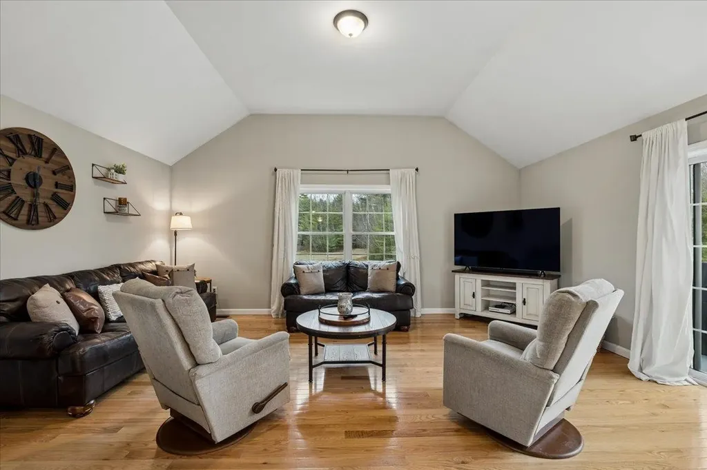 63 Chester Turnpike Hooksett NH 03106