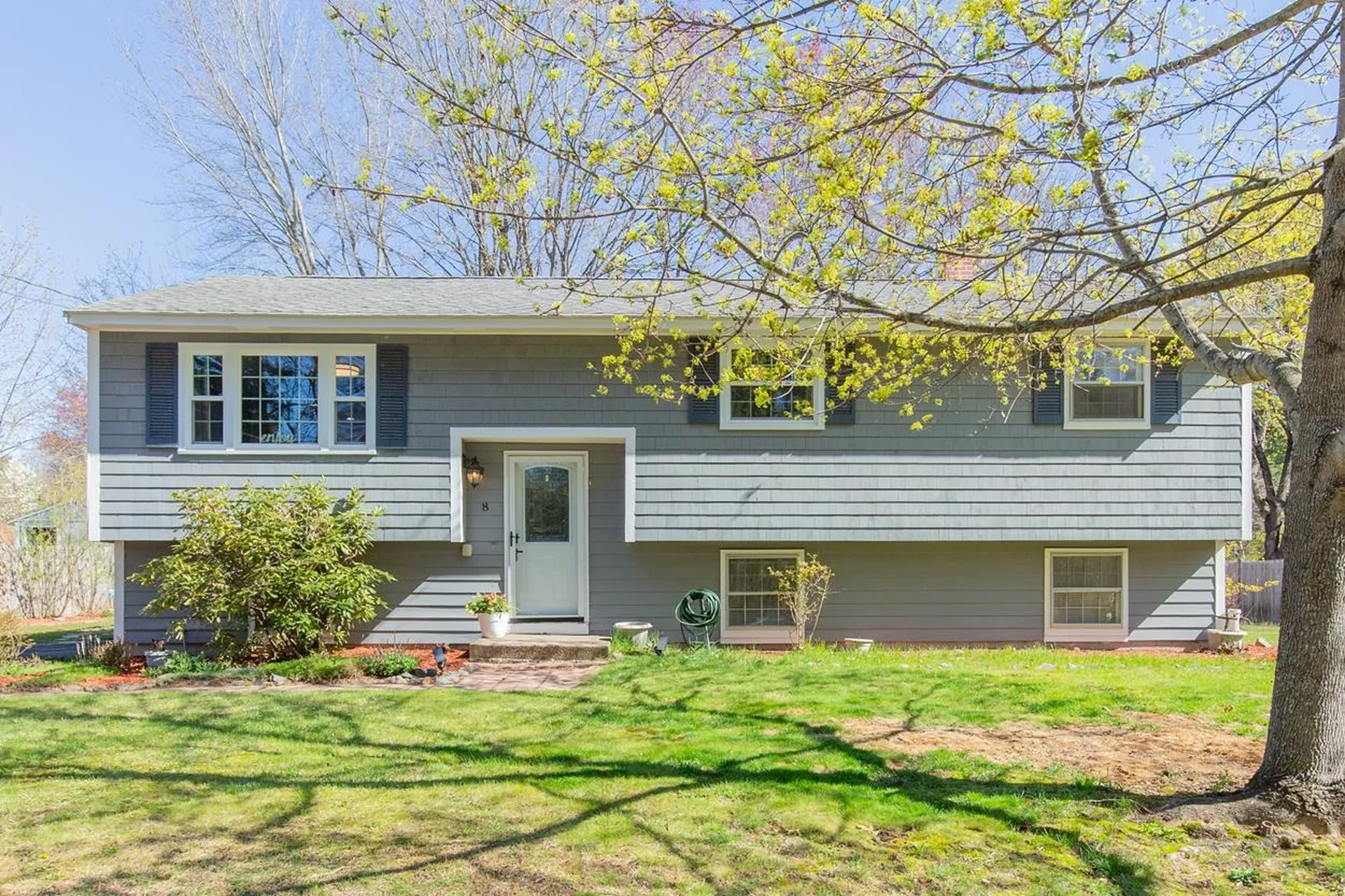 8 Kathy Drive Nashua NH 03062