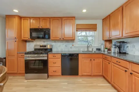 8 Kathy Drive Nashua NH 03062