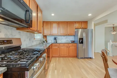 8 Kathy Drive Nashua NH 03062
