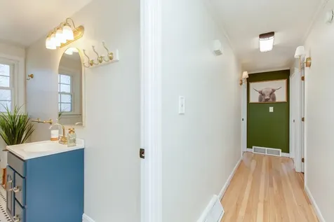 8 Kathy Drive Nashua NH 03062