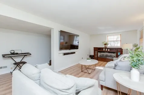 8 Kathy Drive Nashua NH 03062