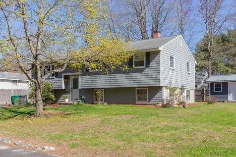 8 Kathy Drive Nashua NH 03062