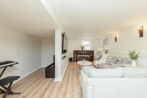 8 Kathy Drive Nashua NH 03062