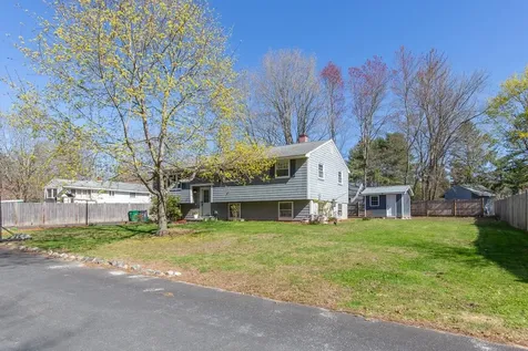 8 Kathy Drive Nashua NH 03062