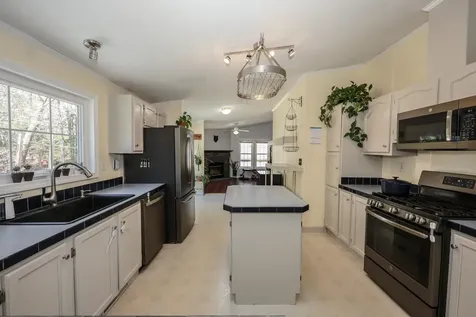 13 Jeffrey Drive Northwood NH 03261