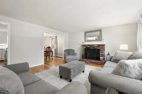 6 Newbury Drive Amherst NH 03031
