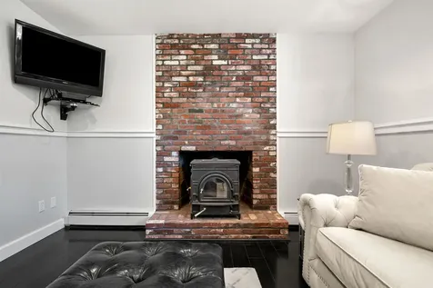 6 Newbury Drive Amherst NH 03031