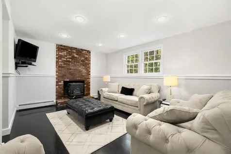 6 Newbury Drive Amherst NH 03031