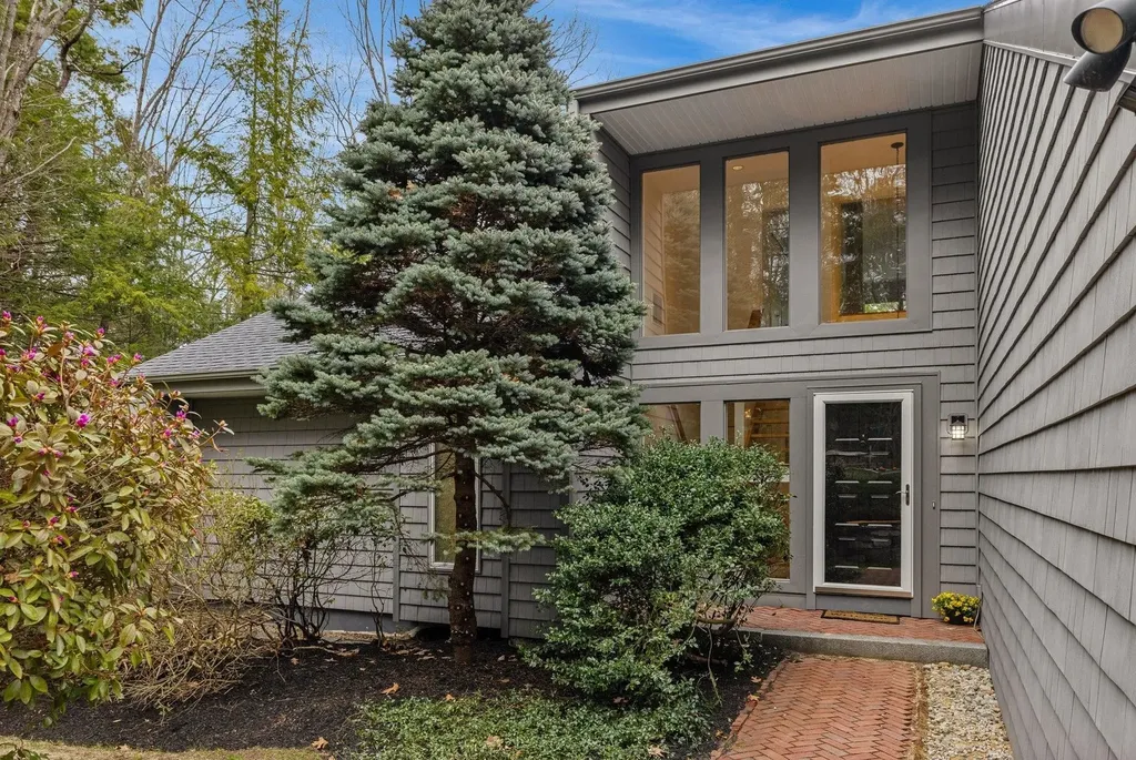 10 Great Cove Drive Newmarket NH 03857