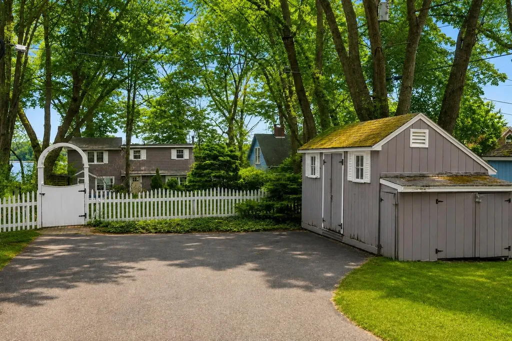 28 Colony Cove Road Durham NH 03824