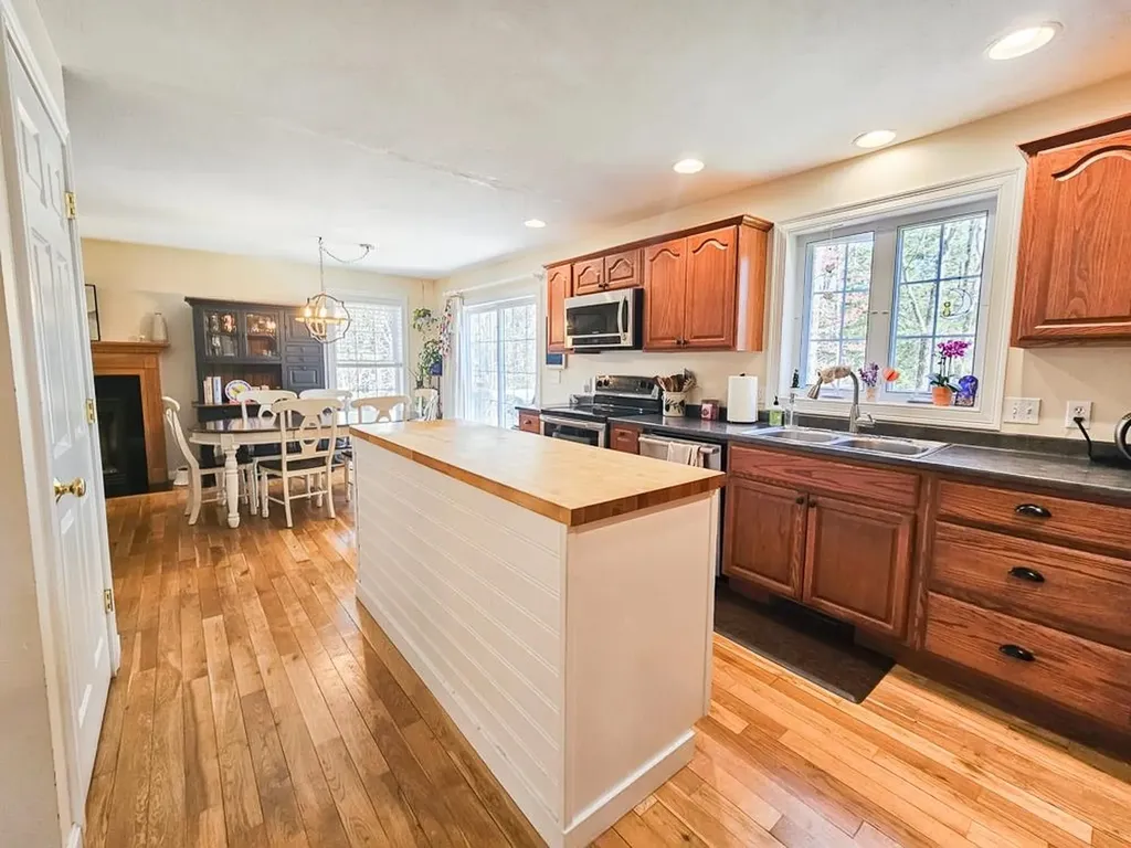 10 Knowles Way Northwood NH 03261