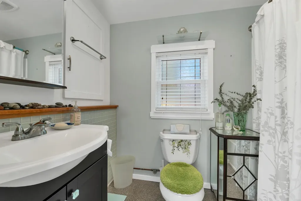 47 Dock Road Belmont NH 03220