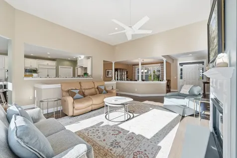 8 Marshalls Way Hollis NH 03049