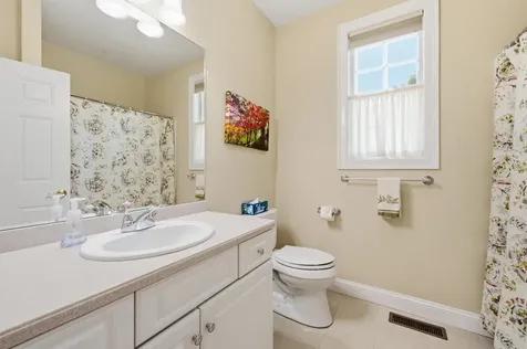 8 Marshalls Way Hollis NH 03049