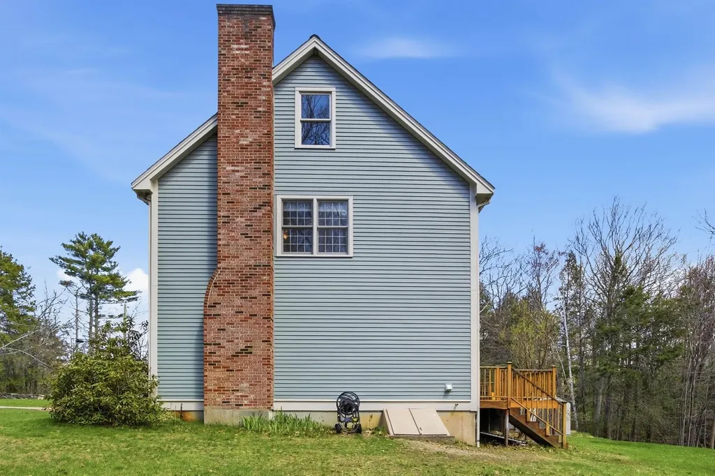 89 Old Centre Road Deerfield NH 03037