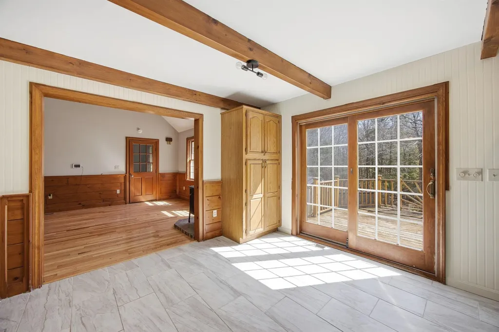 89 Old Centre Road Deerfield NH 03037