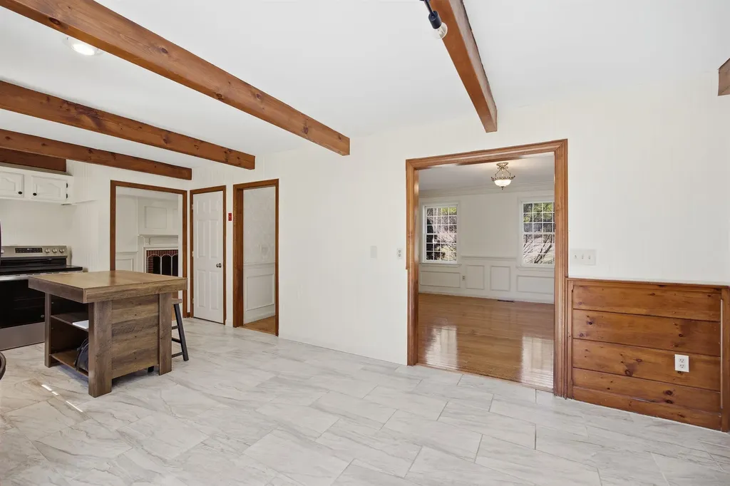 89 Old Centre Road Deerfield NH 03037