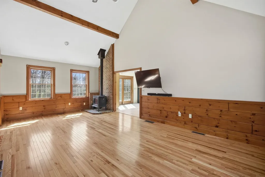 89 Old Centre Road Deerfield NH 03037
