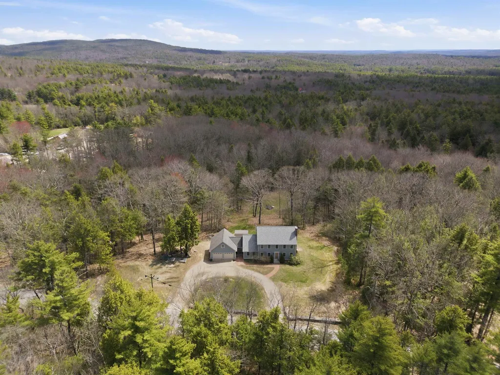 89 Old Centre Road Deerfield NH 03037