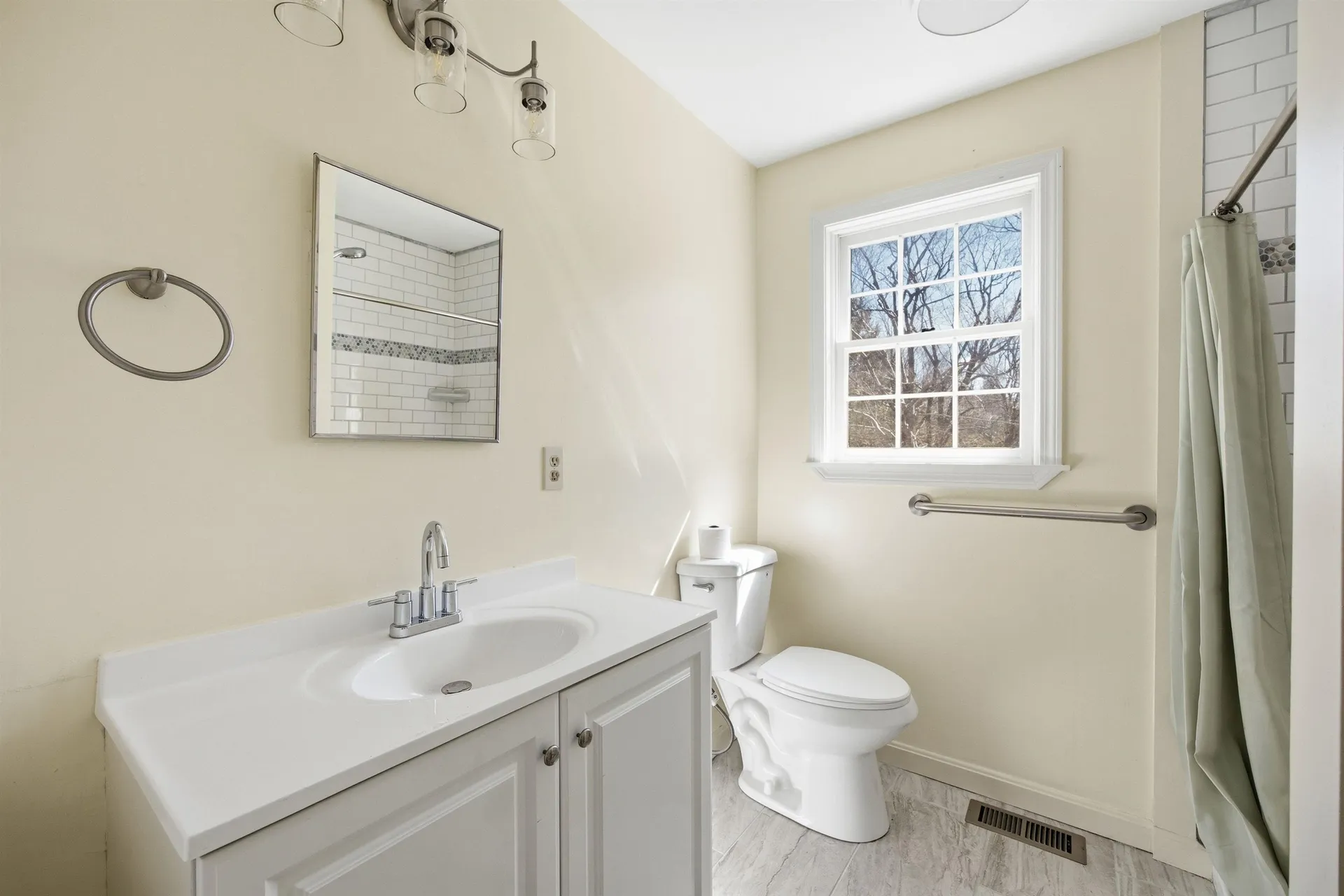 89 Old Centre Road Deerfield NH 03037