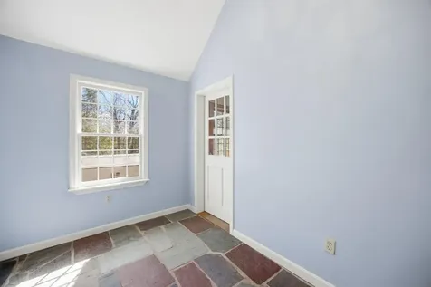 89 Old Centre Road Deerfield NH 03037