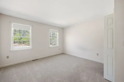 89 Old Centre Road Deerfield NH 03037