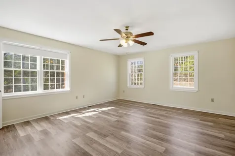 89 Old Centre Road Deerfield NH 03037